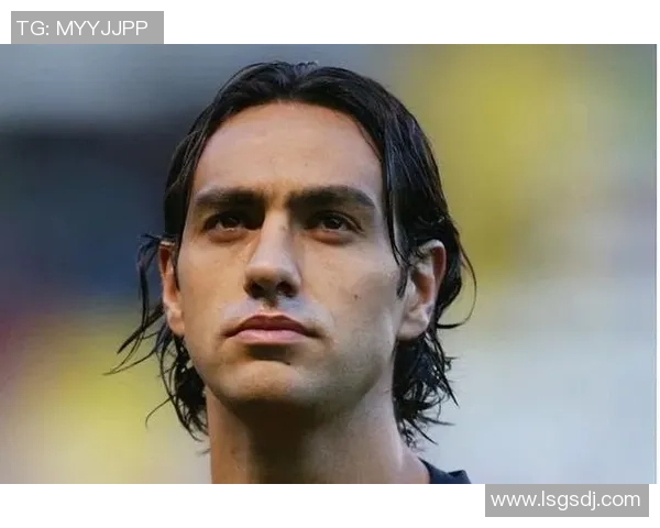 世界足坛最帅气的五大足球后卫球星盘点及个人魅力解析